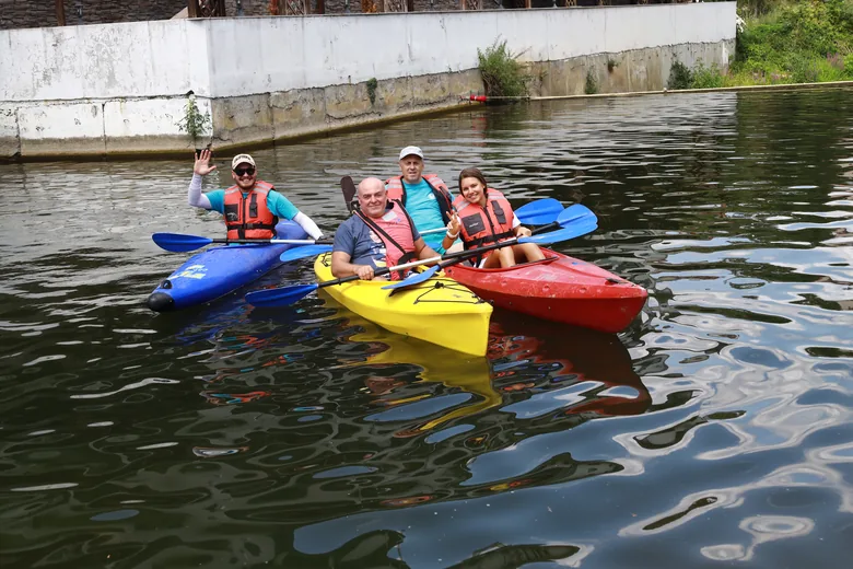 Children in kayaks on the Osam river