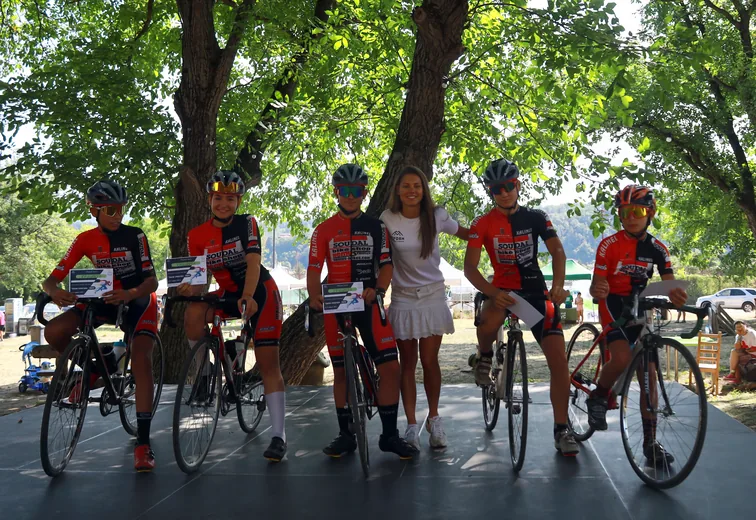 Cyclists with their bikes before the start